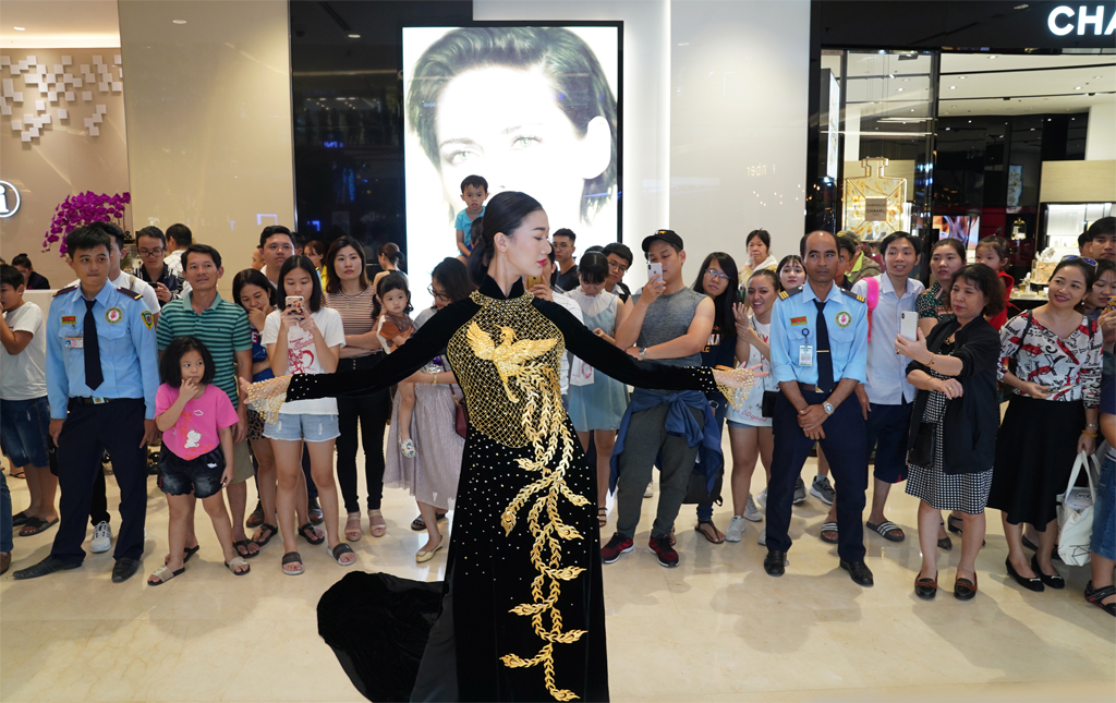 PNJ tổ chức trình diễn 17 tuyệt tác trang sức đẳng cấp tại Saigon Centre