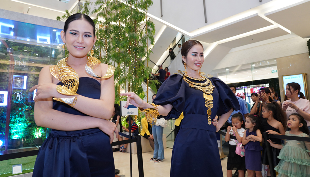 PNJ tổ chức trình diễn 17 tuyệt tác trang sức đẳng cấp tại Saigon Centre