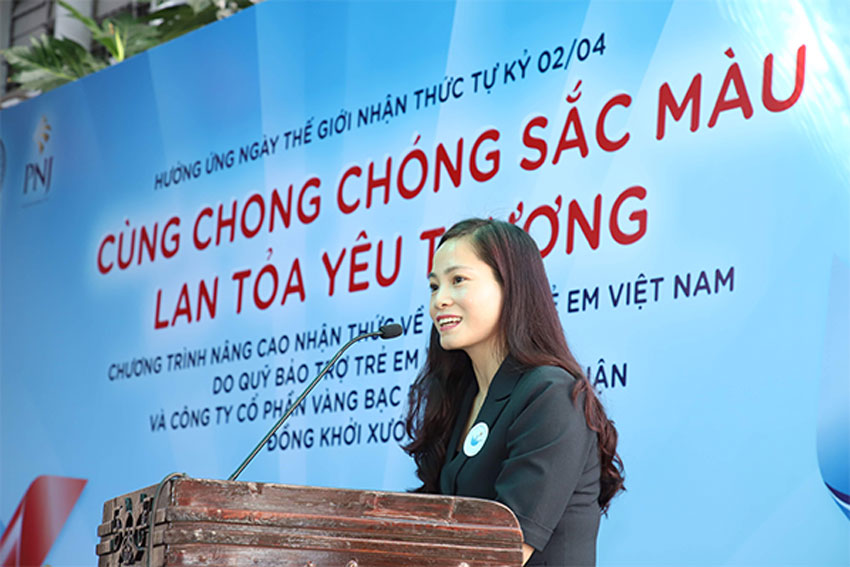 Bà Nguyễn Thị Hiền – Phó giám đốc Quỹ bảo trợ trẻ em Việt Nam phát biểu tại sự kiên 