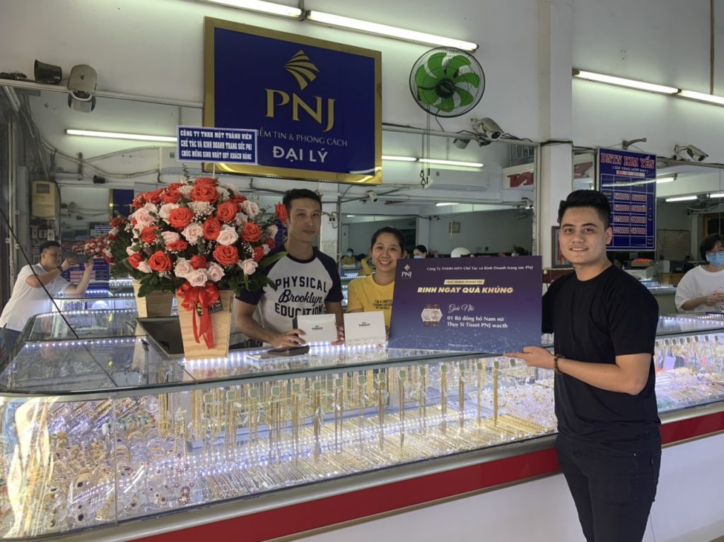 PNJP tưng bừng chúc mừng khách hàng đạt giải chương trình “Tăng nhanh doanh thu, rinh ngay quà khủng” 2 pnjp tung bung chuc mung khach hang dat giai chuong trinh tang nhanh doanh thu rinh ngay qua khung 2