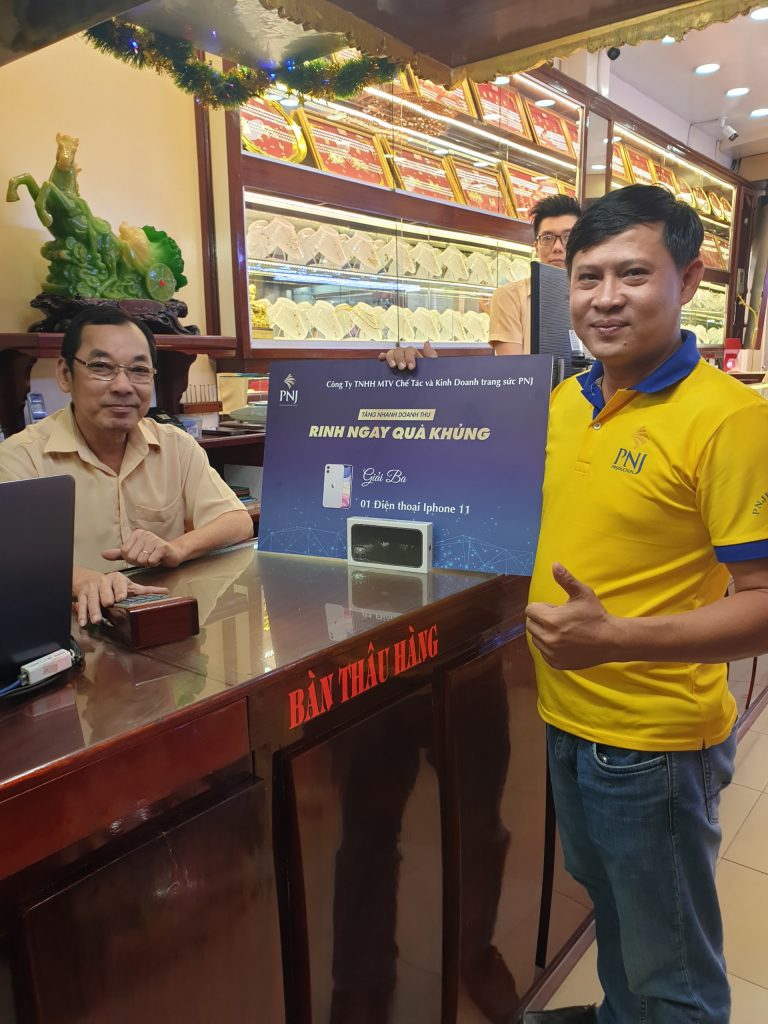 PNJP tưng bừng chúc mừng khách hàng đạt giải chương trình “Tăng nhanh doanh thu, rinh ngay quà khủng” 3 pnjp tung bung chuc mung khach hang dat giai chuong trinh tang nhanh doanh thu rinh ngay qua khung 3
