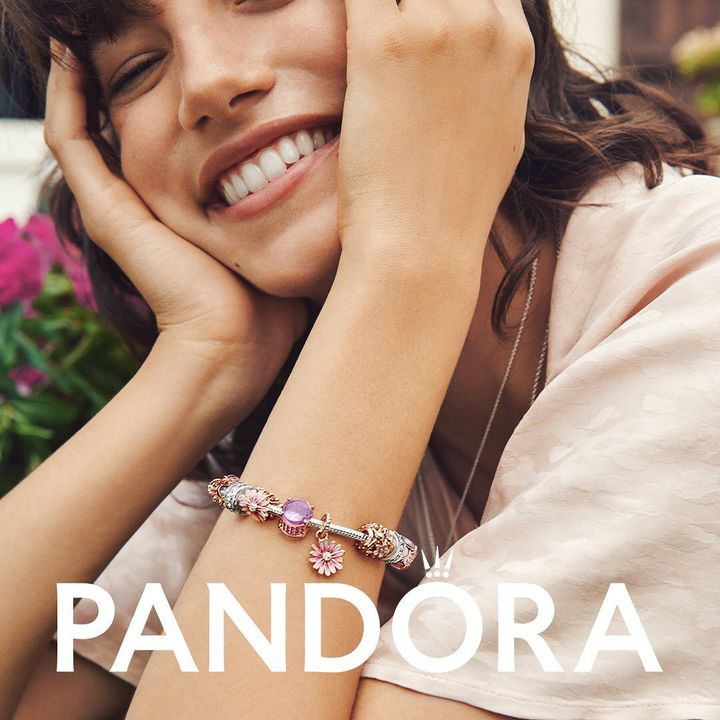 Giới trẻ mê mẩn khám phá các món trang sức quốc tế tại PNJ 1 gioi tre me man kham pha cac mon trang suc quoc te tai pnj 01 1