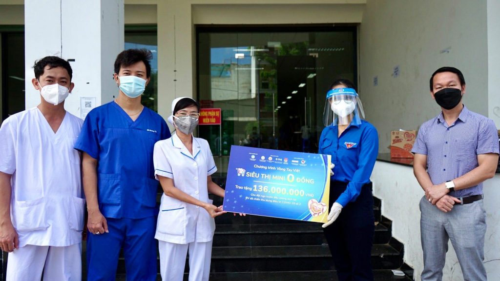 Ban tổ chức siêu thị mini 0 đồng tiếp thêm sức mạnh đến lực lượng tuyến đầu chống dịch 1 ban to chuc sieu thi mini 0 dong tiep them suc manh den luc luong tuyen dau chong dich 01