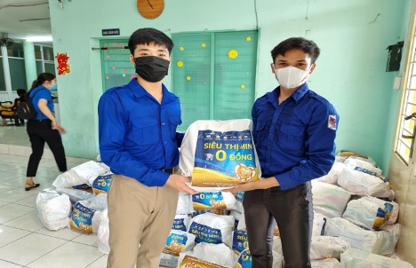 Siêu thị mini 0 đồng ấm lòng sinh viên mùa dịch 2 sieu thi mini 0 dong am long sinh vien mua dich 02