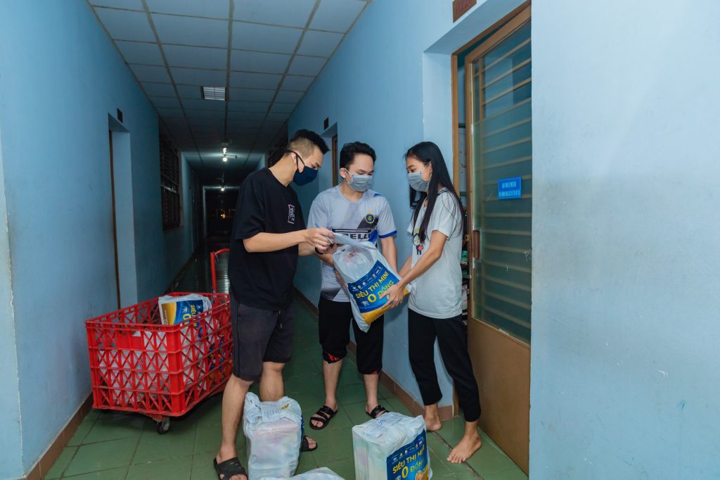 Siêu thị mini 0 đồng ấm lòng sinh viên mùa dịch 5 sieu thi mini 0 dong am long sinh vien mua dich 05