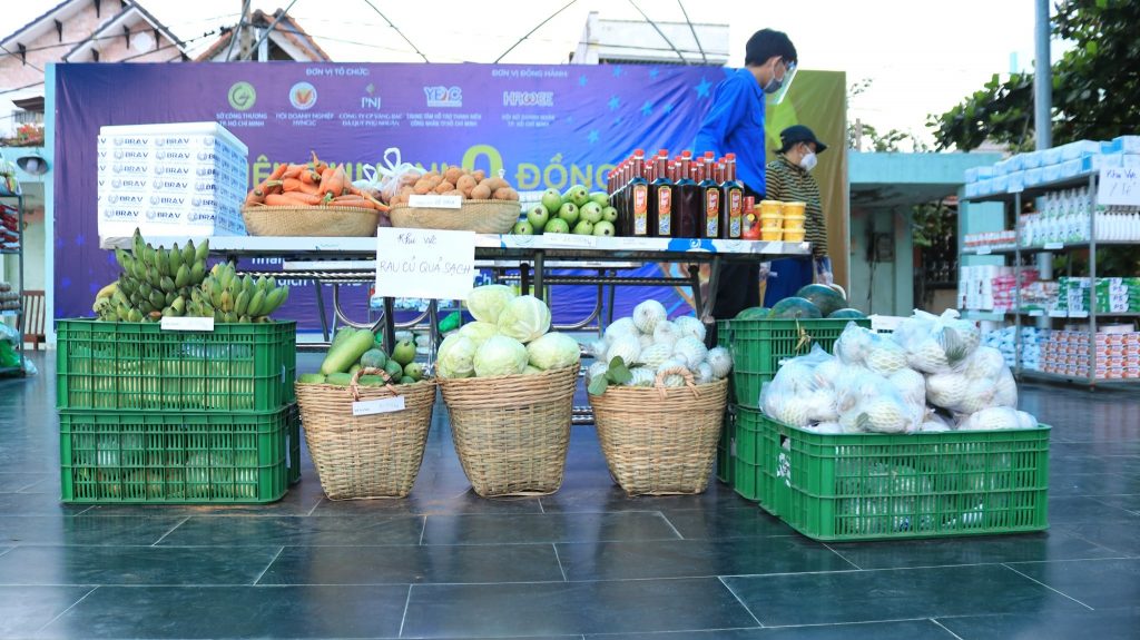 Siêu thị mini 0 đồng chính thức đến với người lao động khó khăn 2 sieu thi mini 0 dong chinh thuc den voi nguoi lao dong kho khan 02