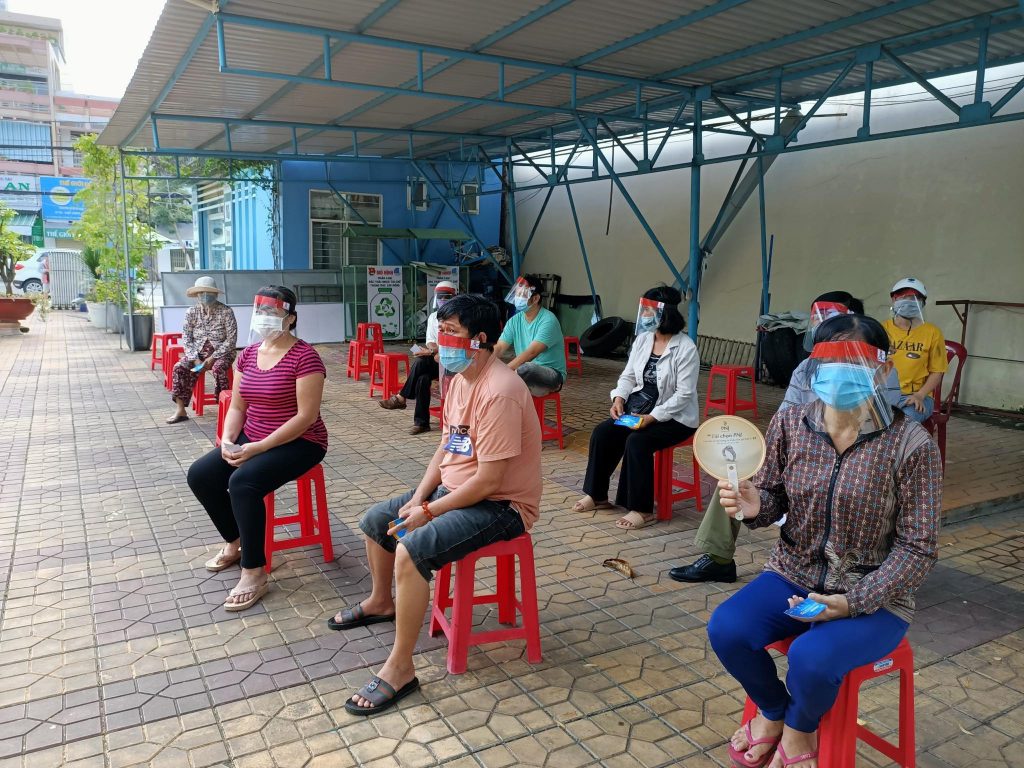 Siêu thị mini 0 đồng đã đến với bà con khó khăn tại An Giang 3 sieu thi mini 0 dong da den voi ba con kho khan tai an giang 03