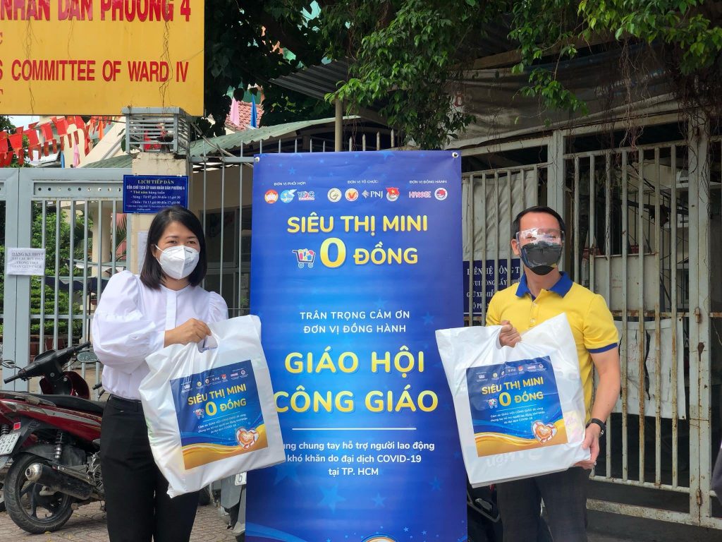 Siêu thị mini 0 đồng lan tỏa yêu thương đến bà con huyện đảo Cần Giờ 4 sieu thi mini 0 dong lan toa yeu thuong den ba con huyen dao can gio 04