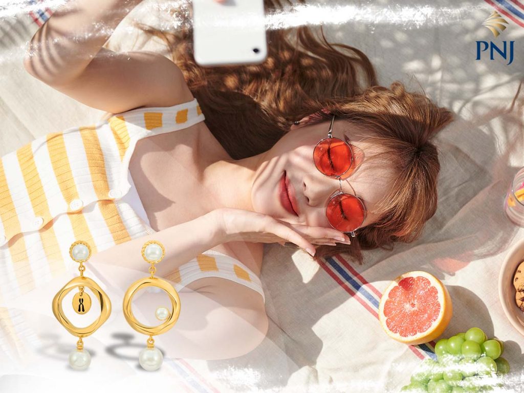 6 mon do phai co trong tui do du lich cua nang hau Covid 3