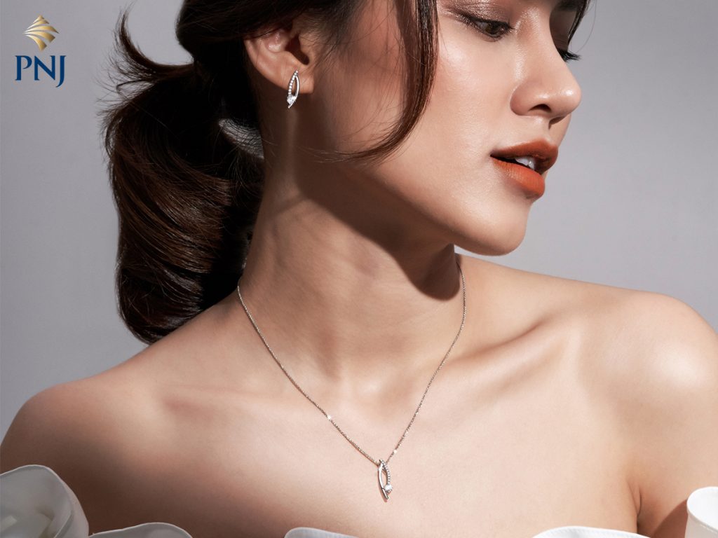 Đi tìm màu son và món trang sức của mùa Thu Đông 2 Di tim mau son va mon trang suc cua mua Thu Dong 1