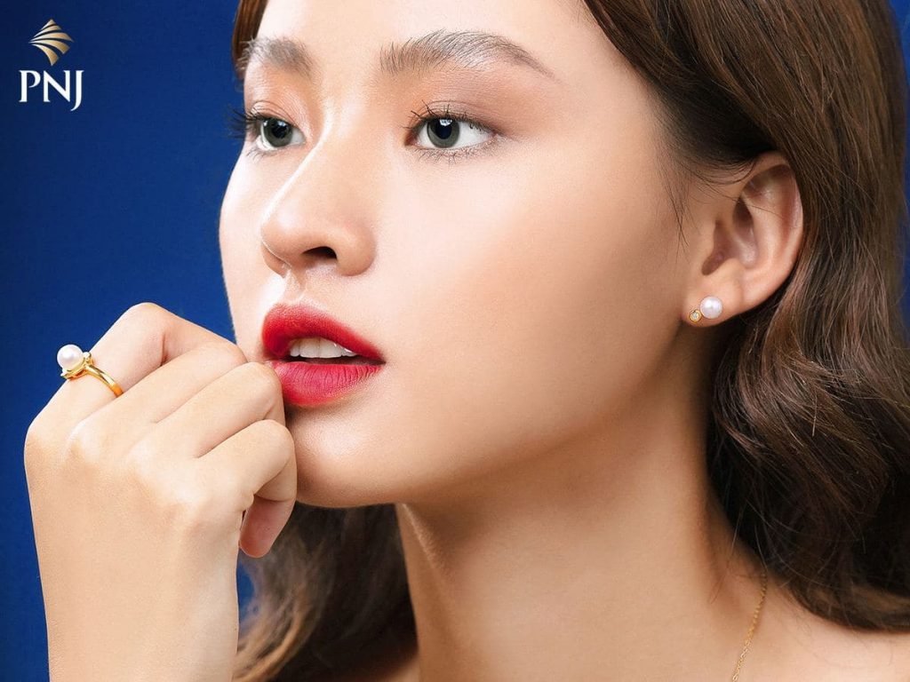 Đi tìm màu son và món trang sức của mùa Thu Đông 3 Di tim mau son va mon trang suc cua mua Thu Dong 2 2