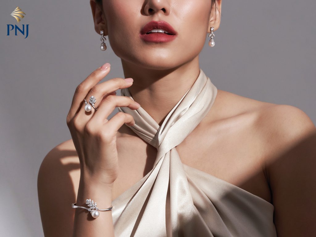 Đi tìm màu son và món trang sức của mùa Thu Đông 6 Di tim mau son va mon trang suc cua mua Thu Dong 5