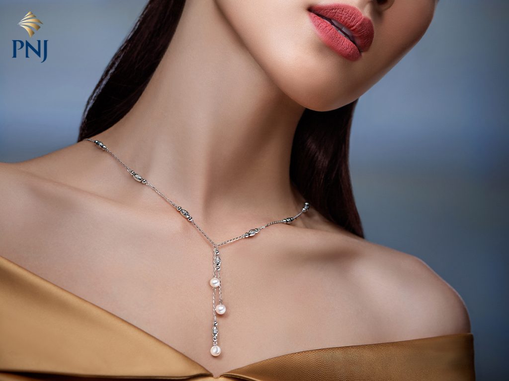 Là nữ doanh nhân, trang sức nào sẽ tôn vinh tối đa khí chất của quý cô? 1 La nu doanh nhan trang suc nao se ton vinh toi da khi chat cua quy co