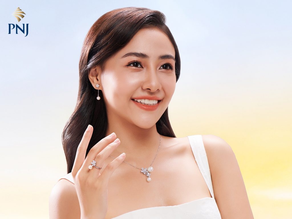 Sắp tới mùa tiệc tùng cuối năm rồi, nàng đã có những phụ kiện này chưa? 2 Sap toi mua tiec tung cuoi nam roi nang da co nhung phu kien nay chua 1