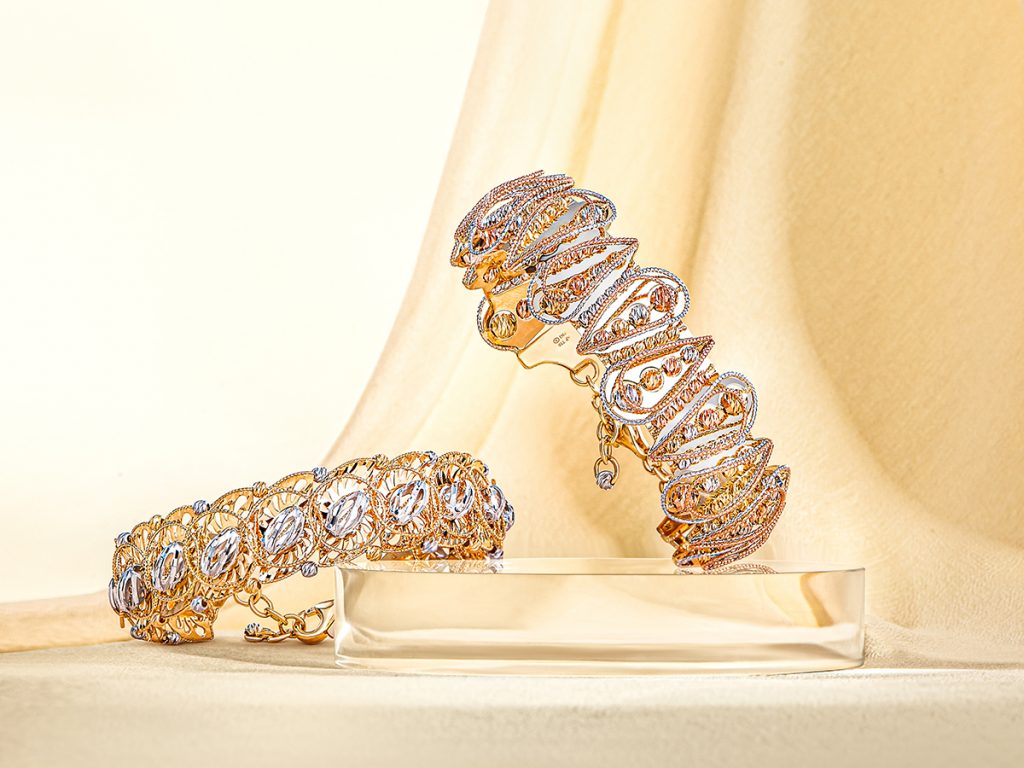 Sắp tới mùa tiệc tùng cuối năm rồi, nàng đã có những phụ kiện này chưa? 4 Sap toi mua tiec tung cuoi nam roi nang da co nhung phu kien nay chua 3