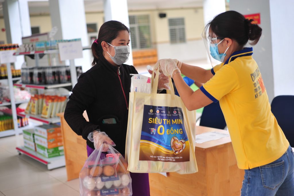 PNJ được vinh danh top 10 doanh nghiệp đạt chuẩn văn hóa kinh doanh 3 pnj duoc vinh danh top 10 doanh nghiep dat chuan van hoa kinh doanh 03