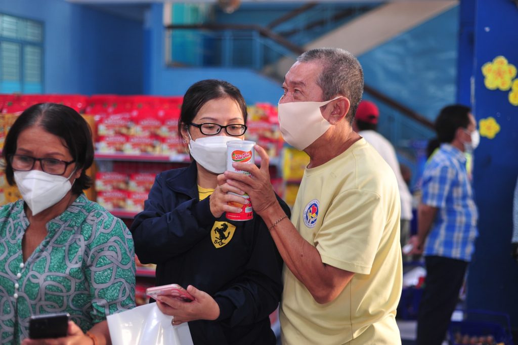 Một mùa xuân thật khác tại TP. HCM mang tên Siêu thị Tết mini 0 đồng 6 mot mua xuan that khac tai tp hcm mang ten sieu thi tet mini 0 dong 06