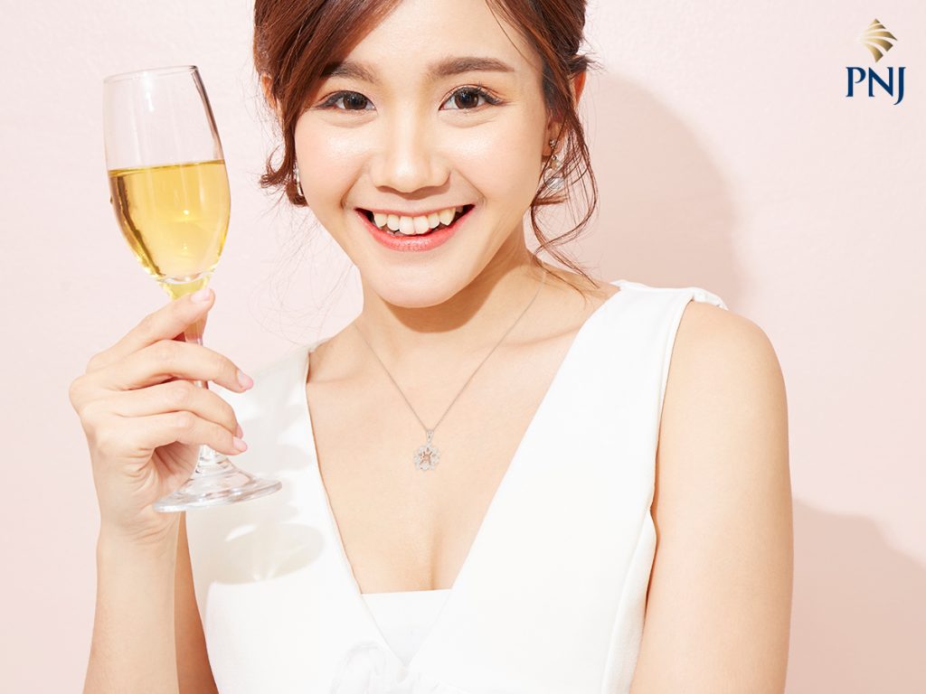 5 món trang sức cho những buổi tiệc đầm ấm cùng gia đình 4 5 mon trang suc cho nhung buoi tiec dam am cung gia dinh 3