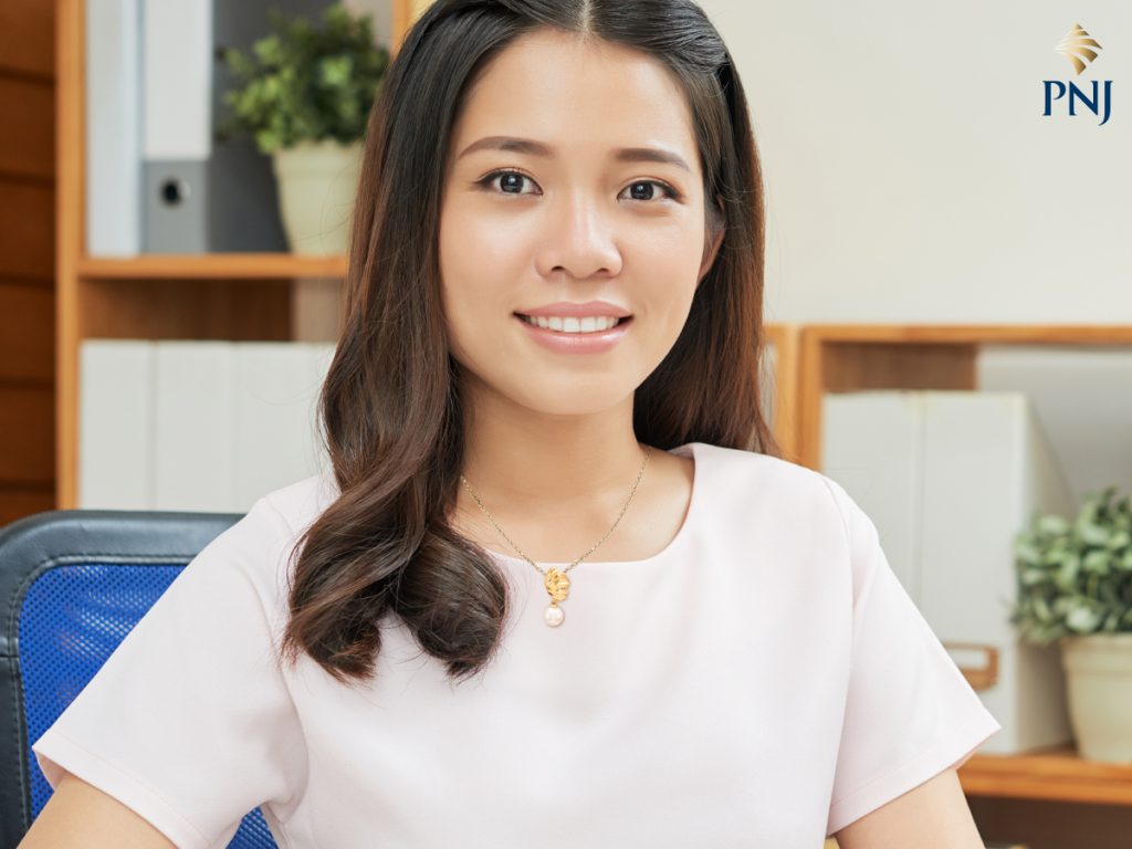 5 mon trang suc nang cong so nhat dinh phai co de nang cap trang phuc cua minh 1