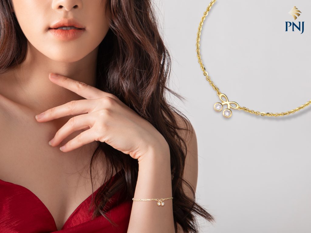 Diem mat 5 mon trang suc phoi cung ao hai day giup khoe kheo ve quyen ru cua nang 1