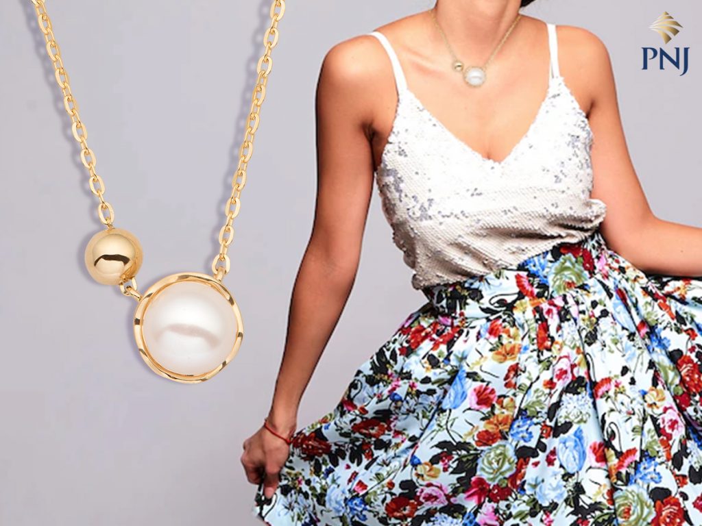 Khi mac chan vay nho chon ngay 5 mon trang suc nay 4