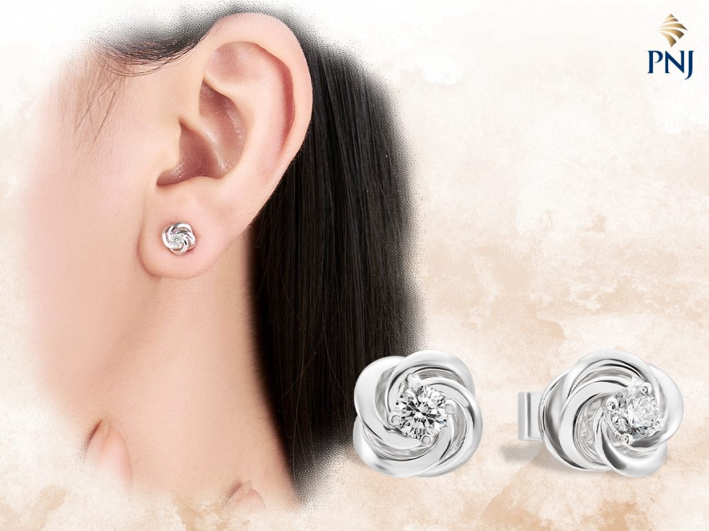 Top 5 trang suc kim cuong ban chay nhat thang 8