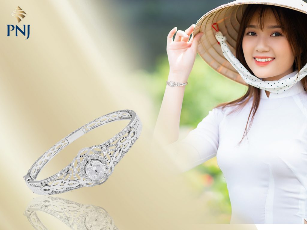 Mac ao dai truyen thong nhung phu kien nao se phu hop nhat voi nang 1