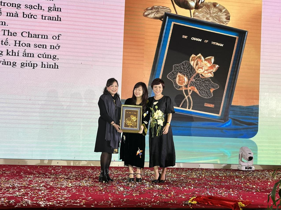 PNJ tài trợ đấu giá Tranh kỷ niệm ngày thành lập Hiệp hội nữ doanh nhân Việt Nam 4 pnj tai tro dau gia tranh ky niem ngay thanh lap hiep hoi nu doanh nhan viet nam 04