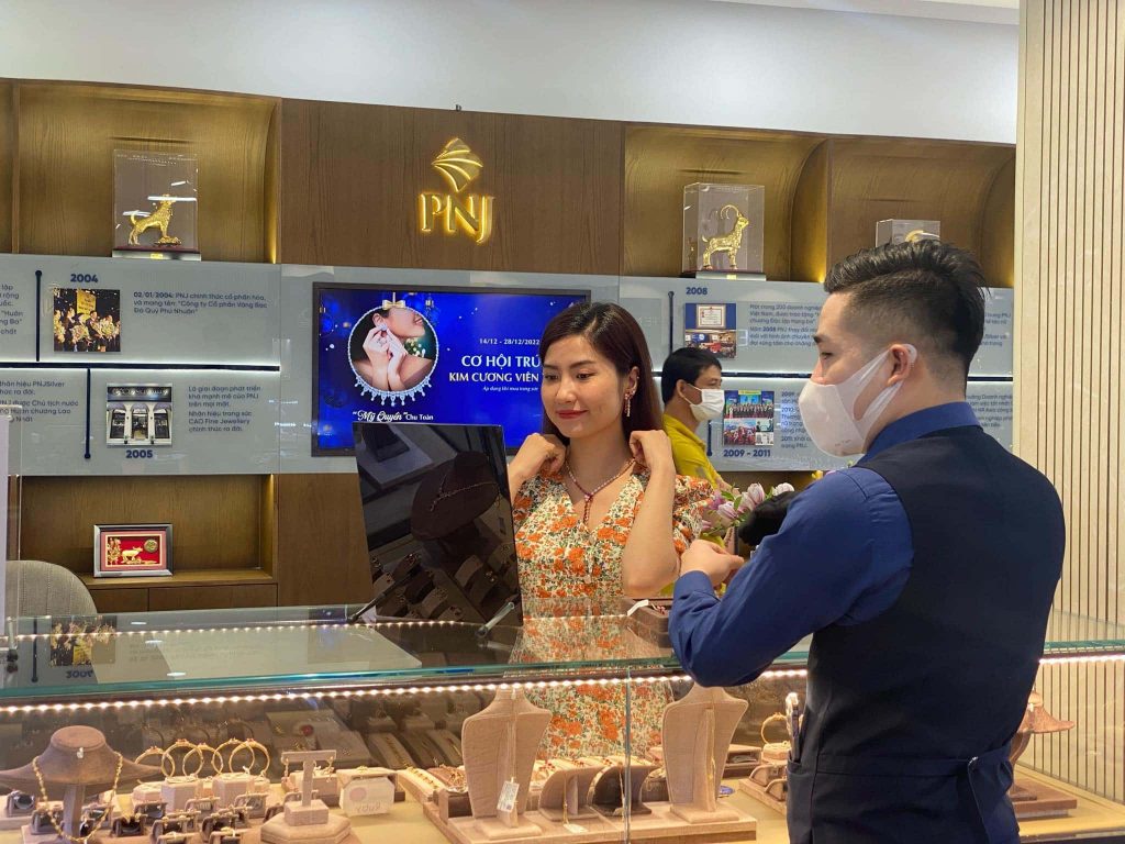 Giáng sinh ấm áp: PNJ trích doanh thu cùng khách hàng góp quỹ thiện nguyện vì cộng đồng 1 Giang sinh am ap PNJ trich doanh thu cung khaqch hang gop quy thien nguyen vi cong dong 1 1