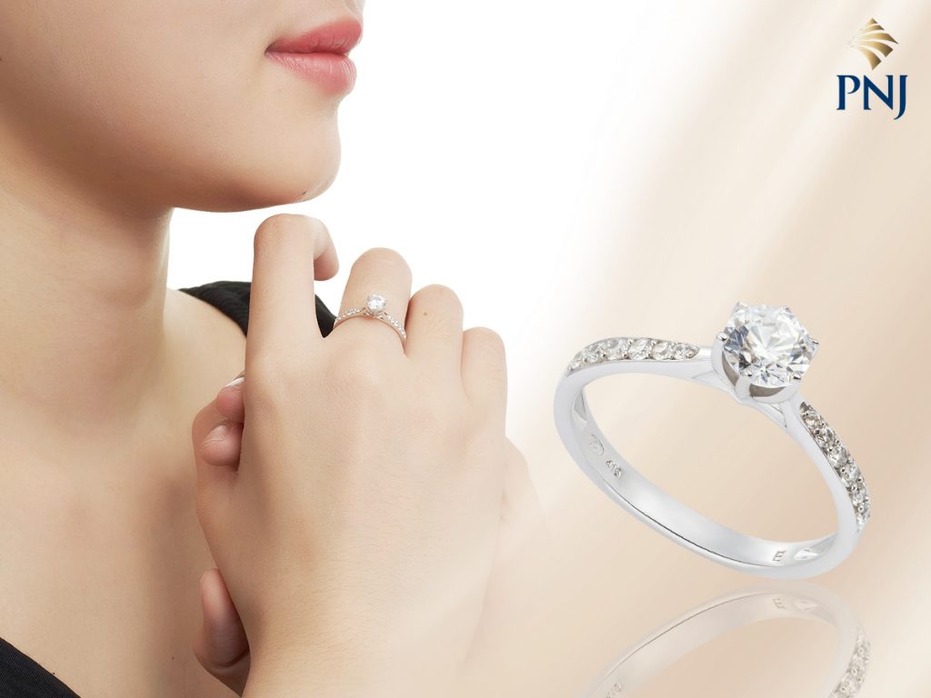 Top 5 trang suc ECZ PNJ hot nhat thang 4 Than nhien toa sang