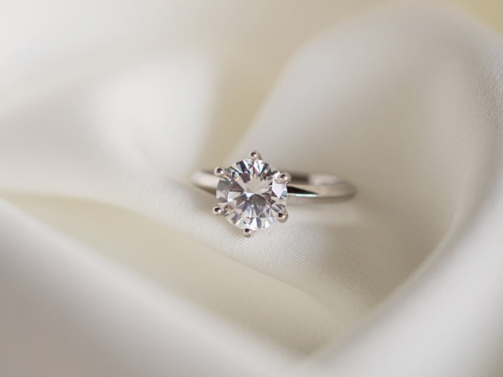 Cầm kim cương - giải pháp xoay vốn tiền tỷ nhanh chóng 49 cam kim cuong trang suc