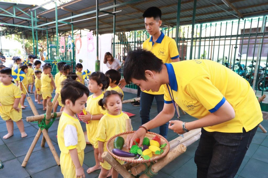 Trẻ rối loạn phổ tự kỉ: Cha mẹ đóng vai trò quyết định trong can thiệp điều trị 2 tre roi loan pho tu ki cha me dong vai tro quyet dinh trong can thiep dieu tri 2