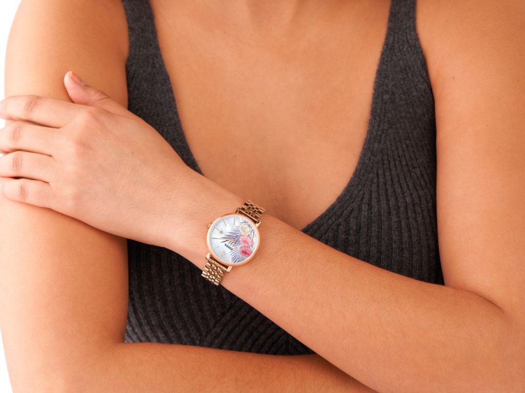 Đến PNJWatch, chọn những chiếc đồng hồ mới dành tặng mẹ ngày Mother's Day 2023 54 Den PNJWatch chon nhung chiec dong ho moi danh tang me ngay Mothers Day 2023 5 1