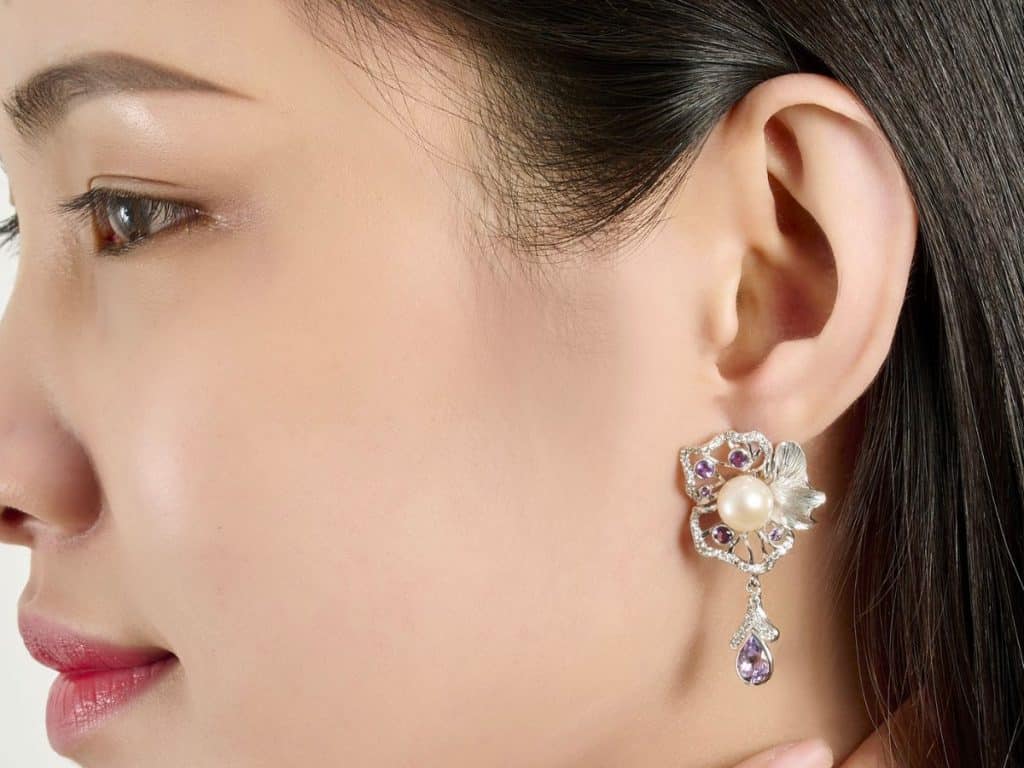 Cu Giai hop voi cung nao Co nang Cu Giai nen deo trang suc gi de tinh yeu no ro 1