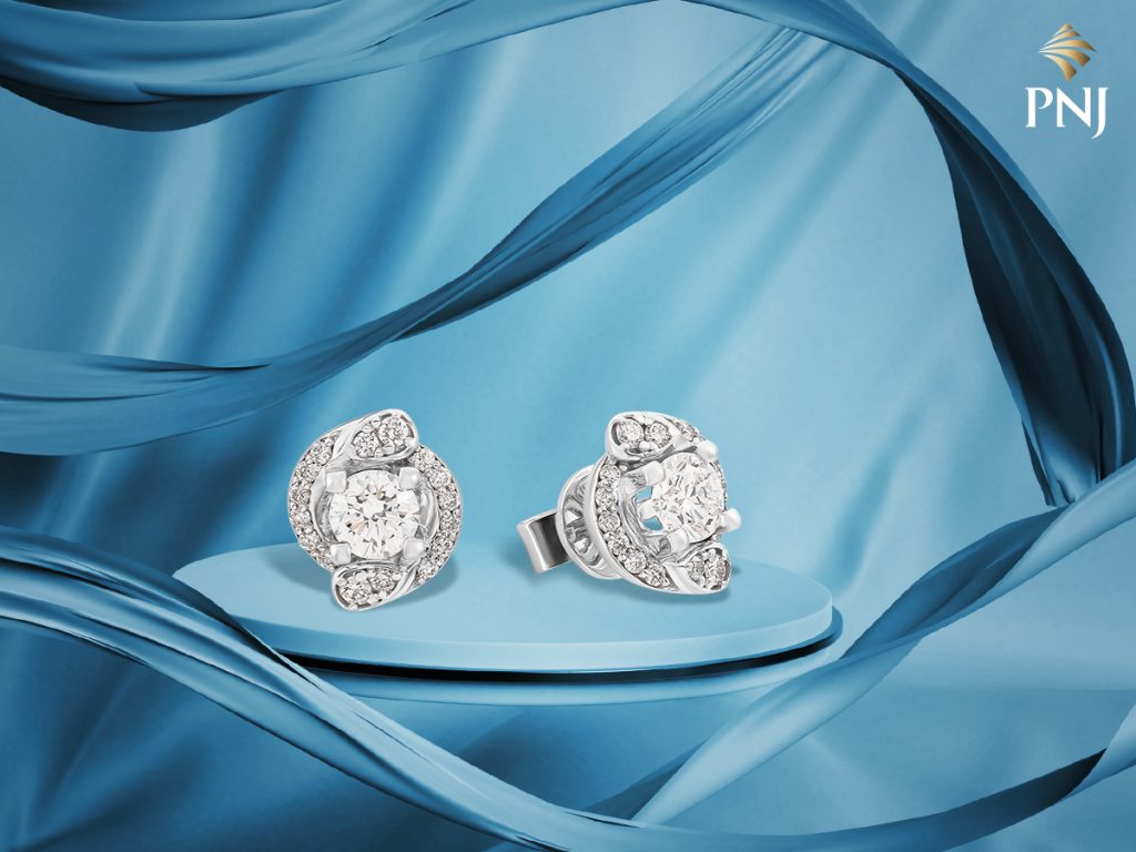 Gợi ý 5 trang sức bông tai ý nghĩa dành tặng mẹ dịp Vu Lan 53 goi y 5 trang suc bong tai y nghia danh tang me dip vu lan 04