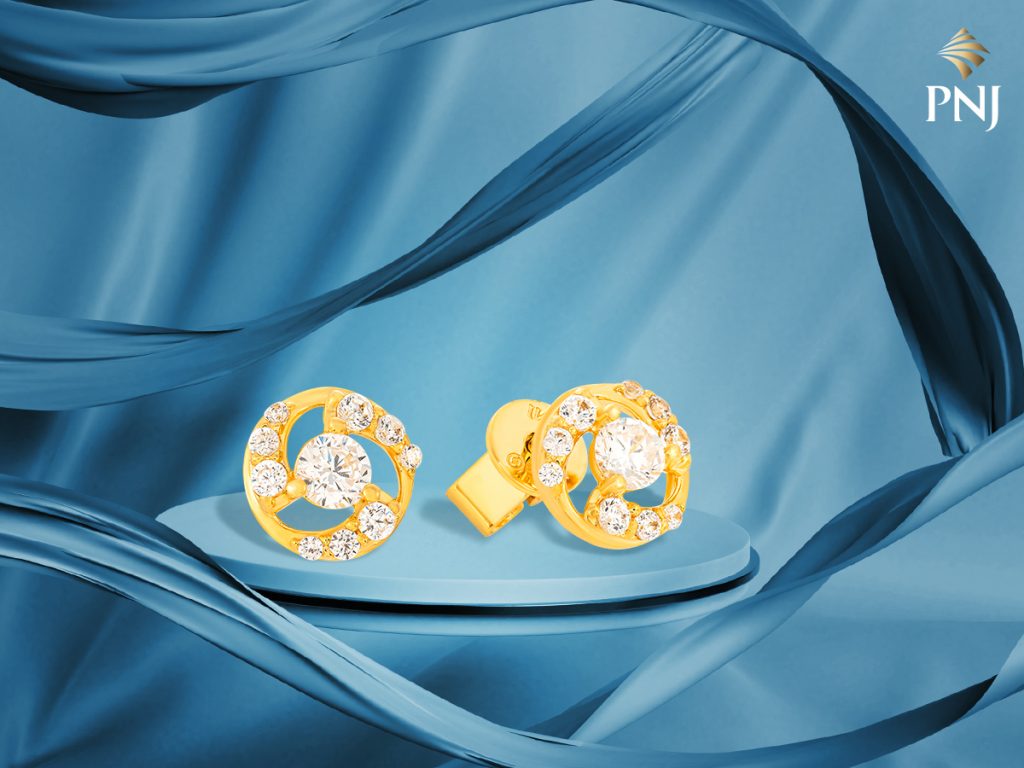 Gợi ý 5 trang sức bông tai ý nghĩa dành tặng mẹ dịp Vu Lan 49 goi y 5 trang suc bong tai y nghia danh tang me dip vu lan