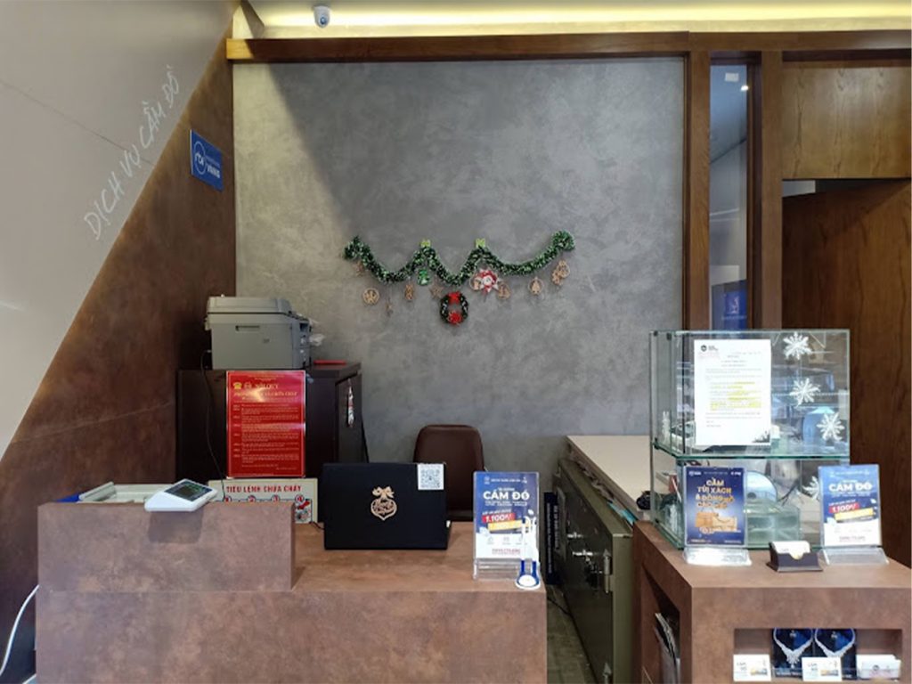 Tiệm cầm đồ Gò Vấp truyền thống - Những nỗi lo thường trực 2 nguoi ban vang go vap