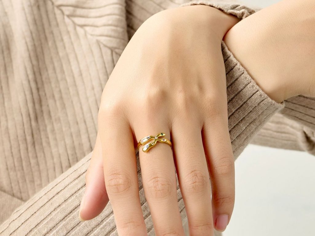 "Hóa trang" Halloween, tỏa sáng chất riêng ẩn giấu với trang sức PNJ độc đáo 49 Hoa trang Halloween toa sang chat rieng an giau voi trang suc PNJ doc dao