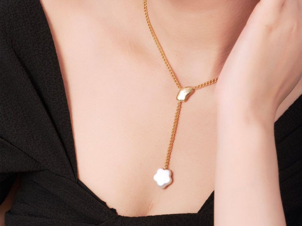 "Hóa trang" Halloween, tỏa sáng chất riêng ẩn giấu với trang sức PNJ độc đáo 51 Hoa trang Halloween toa sang chat rieng an giau voi trang suc PNJ doc dao 2