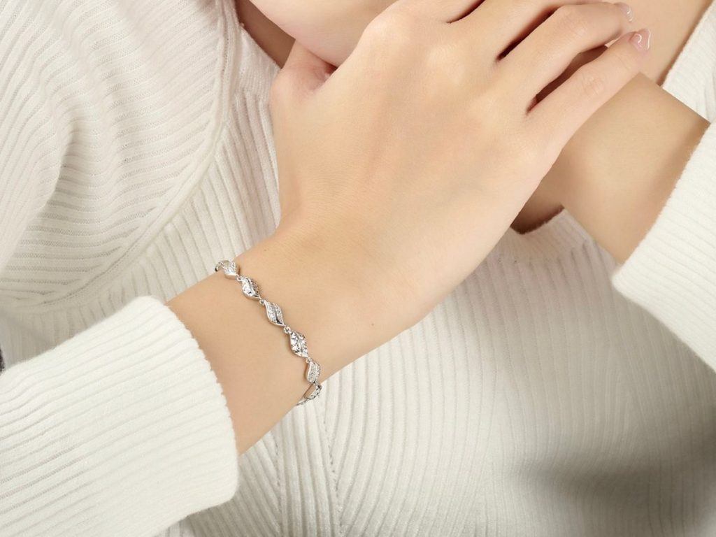 Biến hình thành "nàng thơ" mơ mộng với những gợi ý trang sức được ưa chuộng nhất thu đông 2023 51 Bien hinh thanh nang tho mo mong voi nhung goi y trang suc duoc ua chuong nhat thu dong 2023 2