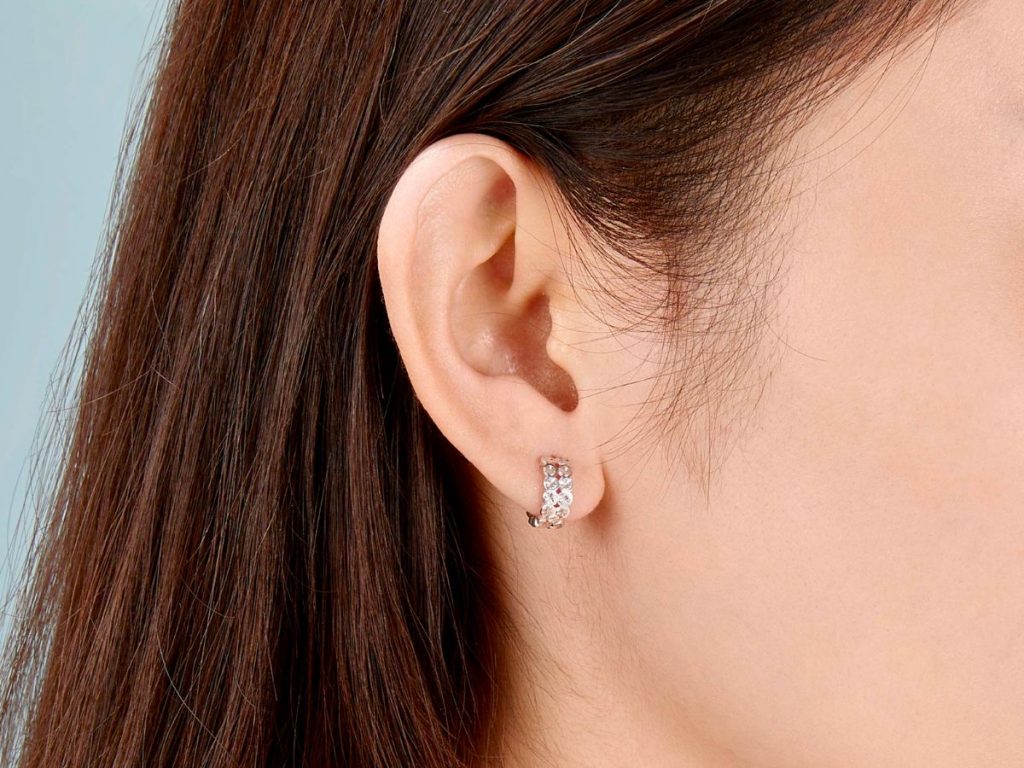 Biến hình thành "nàng thơ" mơ mộng với những gợi ý trang sức được ưa chuộng nhất thu đông 2023 53 Bien hinh thanh nang tho mo mong voi nhung goi y trang suc duoc ua chuong nhat thu dong 2023 4