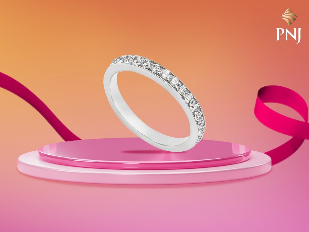 Dù đã cưới hay mới chớm yêu, quà trang sức PNJ Valentine 2024 vẫn vun bồi hạnh phúc 2 du da cuoi hay moi chom yeu qua trang suc pnj valentine 2024 van vun boi hanh phuc 1