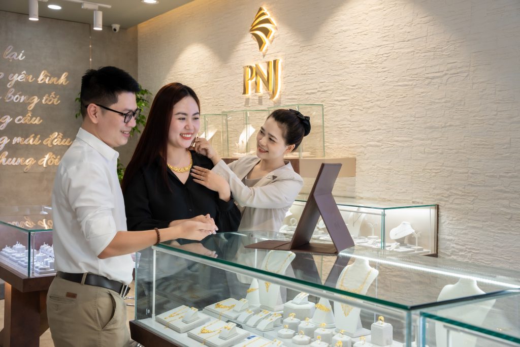 PNJ nhận 2 giải thưởng uy tín dành cho doanh nghiệp niêm yết 4 PNJ00338
