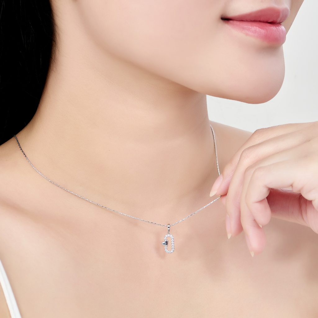 Gợi Ý Quà Tặng Trang Sức Cho "Chị Đẹp" & "Em Xinh" Tháng 8 3 goi y qua tang trang suc cho chi dep em xinh thang 8 02