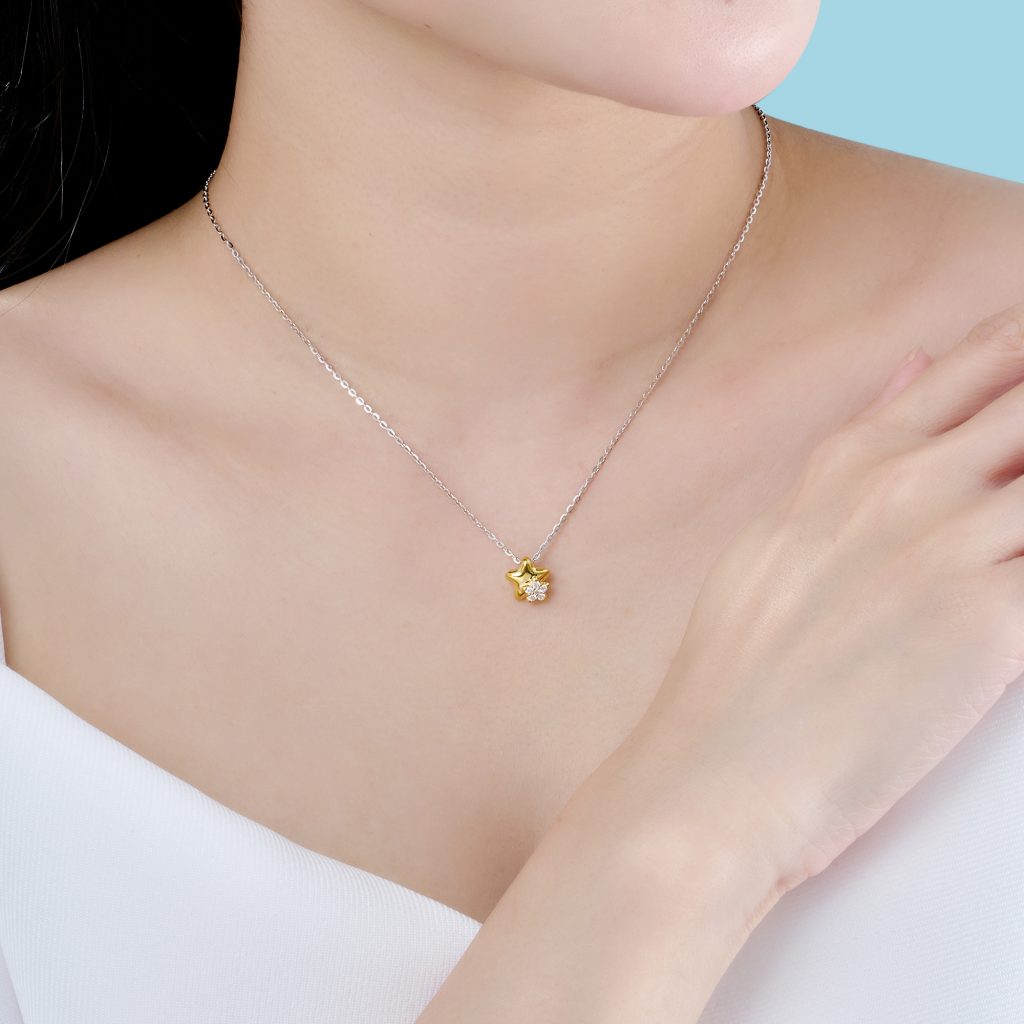 Gợi Ý Quà Tặng Trang Sức Cho "Chị Đẹp" & "Em Xinh" Tháng 8 5 goi y qua tang trang suc cho chi dep em xinh thang 8 04